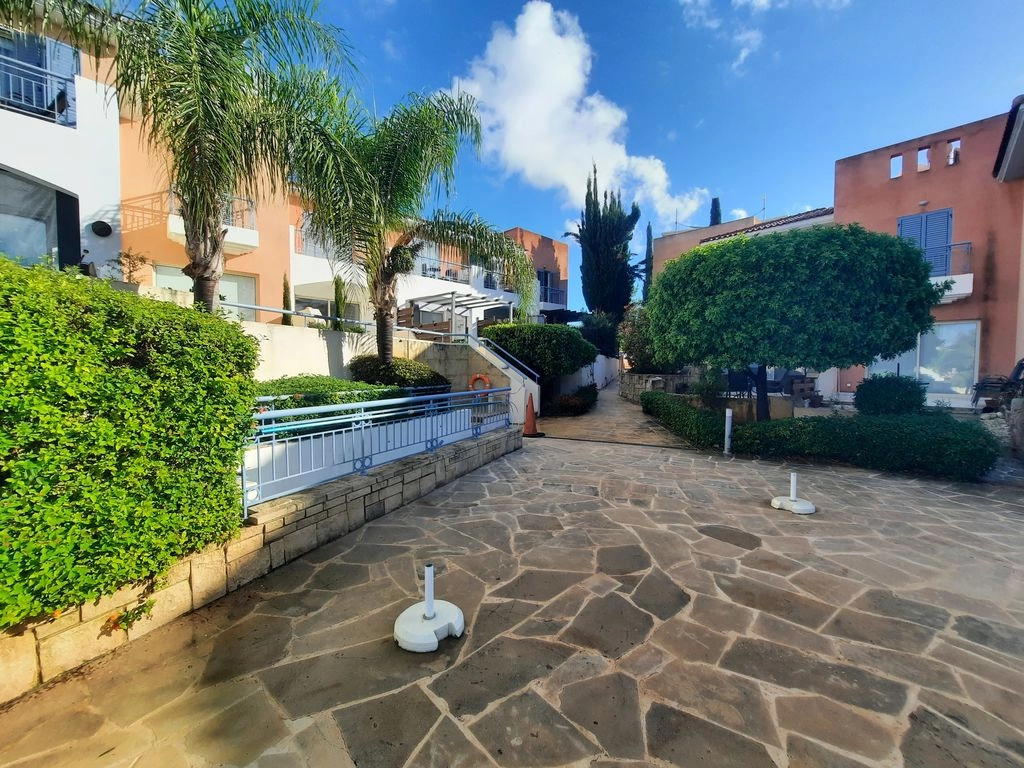 2-bed townhouse with communal pools in Anarita photo 24