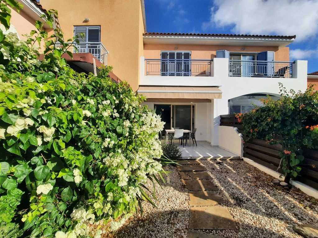 2-bed townhouse with communal pools in Anarita photo 7