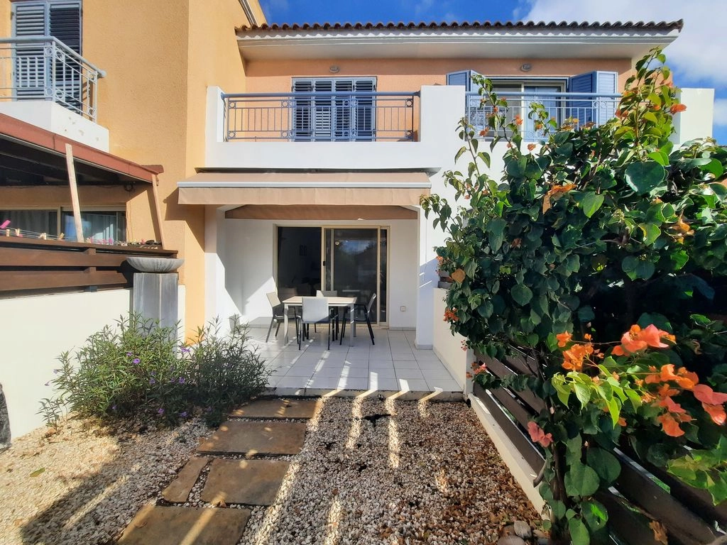 2-bed townhouse with communal pools in Anarita photo 9
