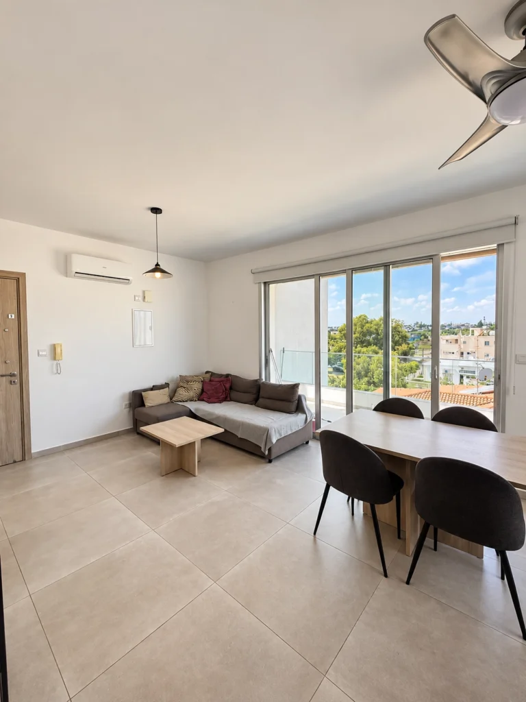 1-bed furnished apartment with covered parking in Engomi
