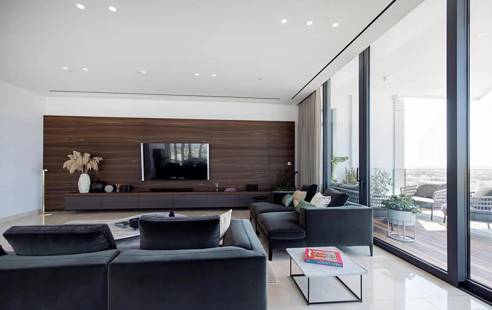4 Bedroom Apartment for Sale