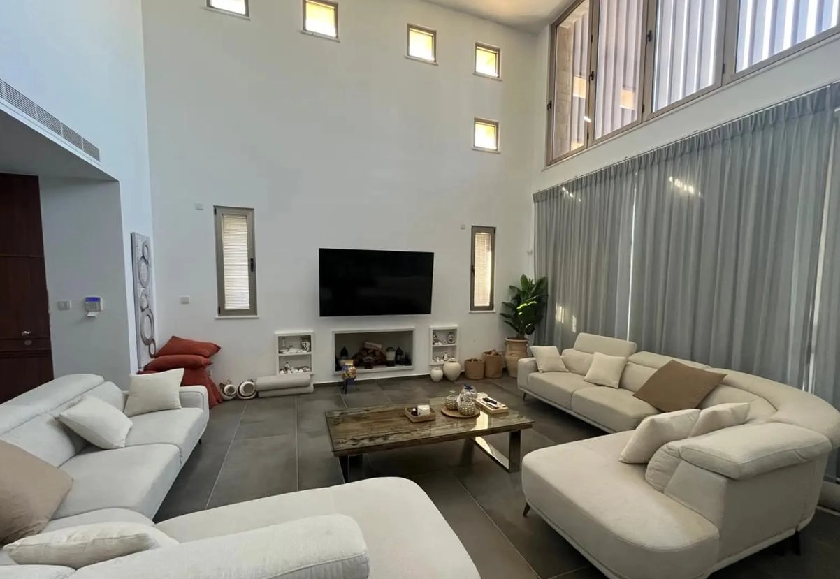 6+ Bedroom House for Rent in Chlorakas, Paphos District