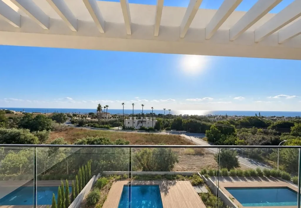 3-bed villa with private pool and sea views in Chlorakas photo 2