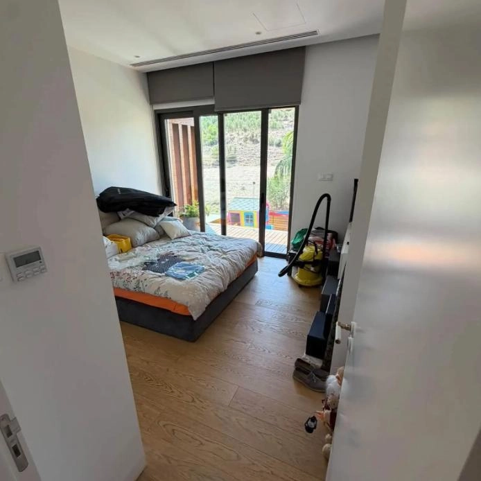 4-bed furnished villa with pool in Alampra, Nicosia photo 4