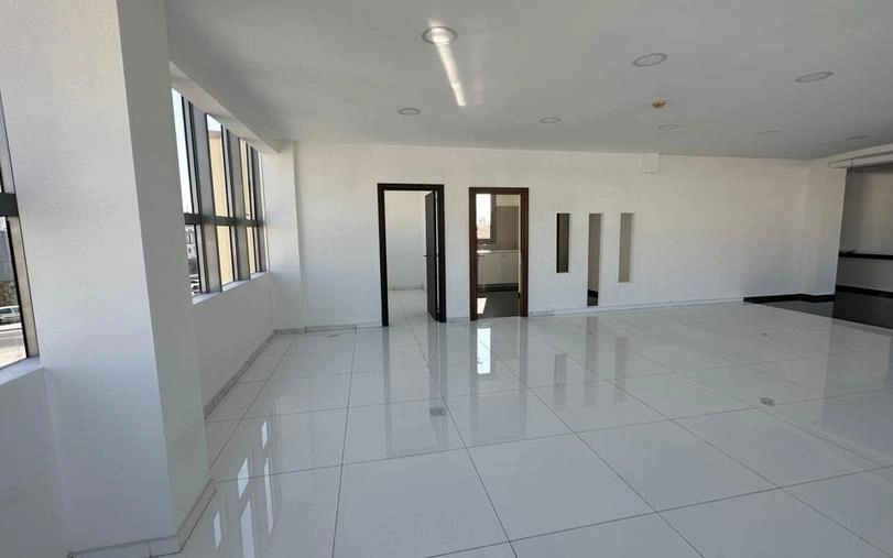 200m² Office for Rent