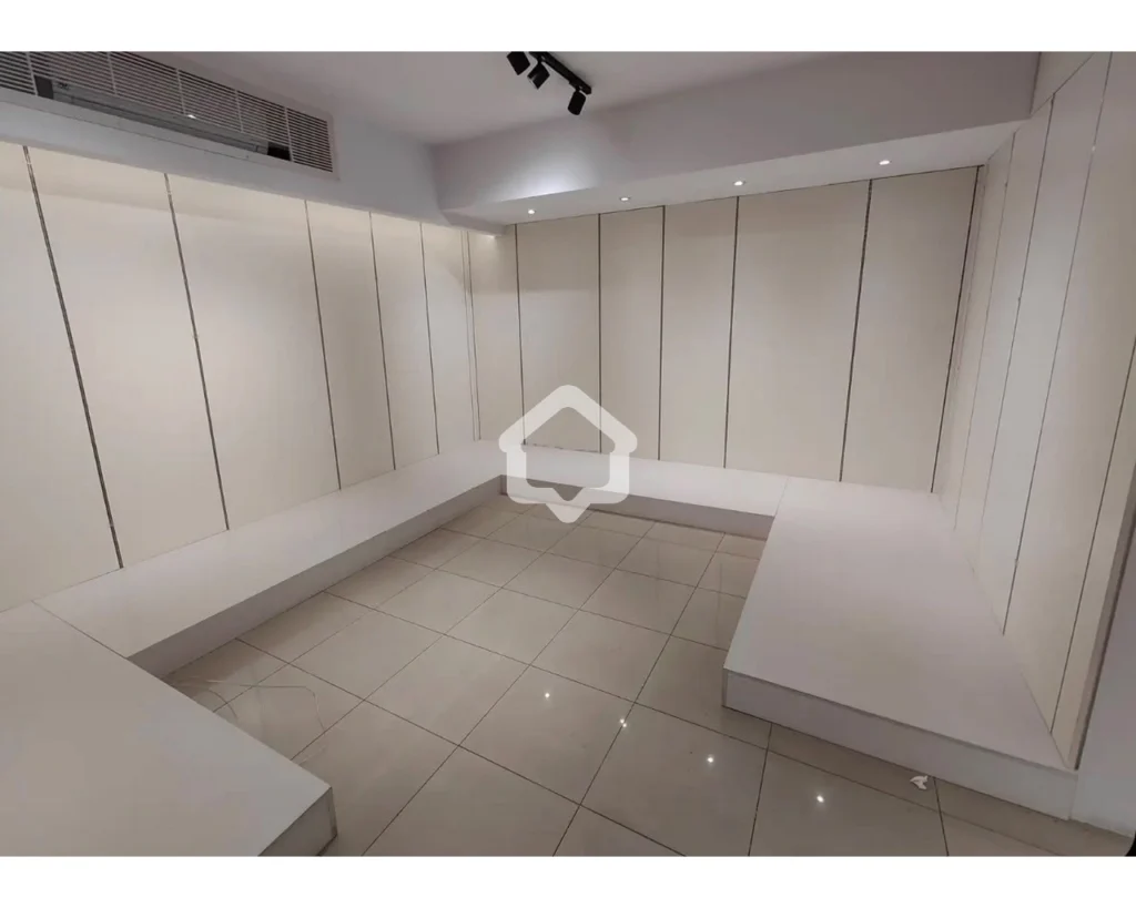 300 m² shop/showroom for rent in Strovolos, Nicosia photo 13