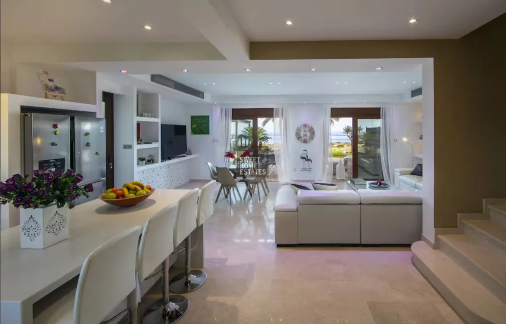 4-bed luxury villa with pool and sea view in Protaras photo 4