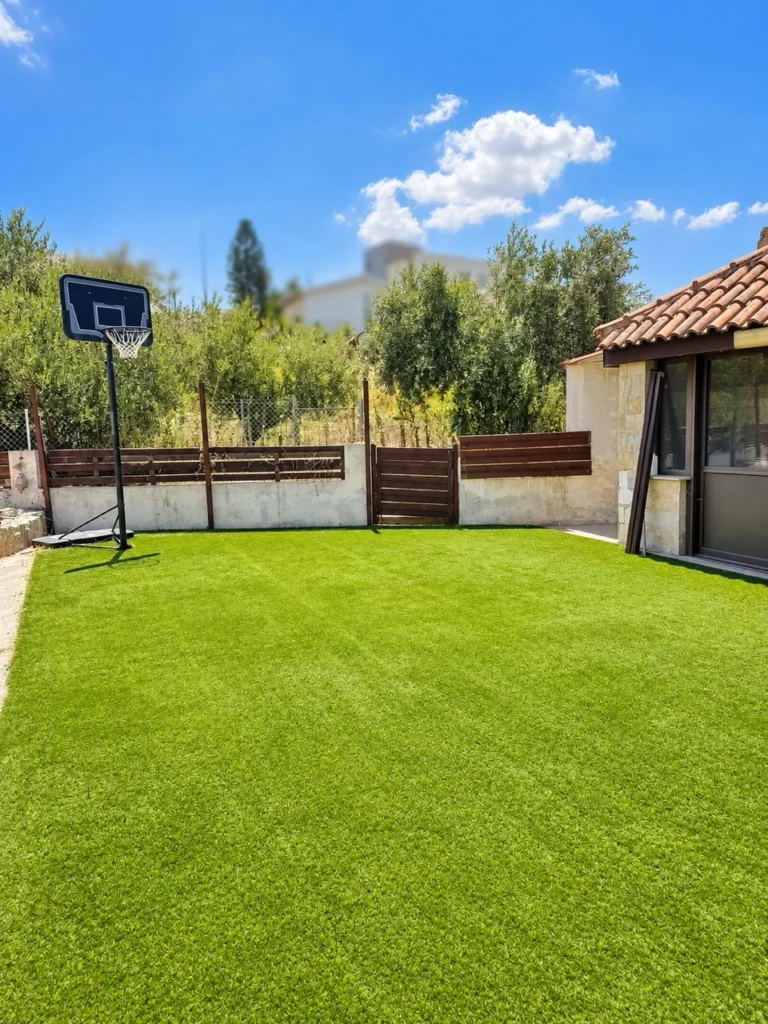 6-bedroom house with garden and covered parking in Latsia photo 5