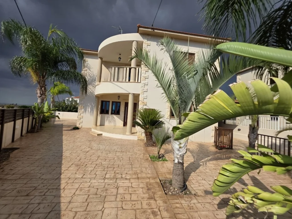 3-bedroom house for rent in Vrysoulles