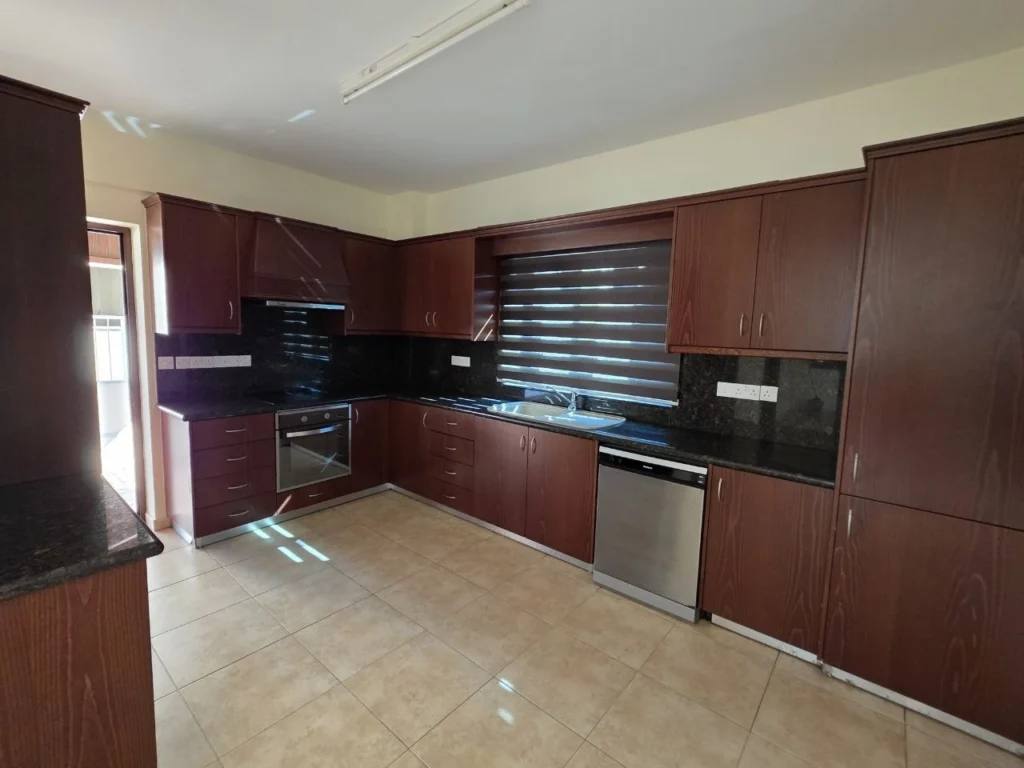 3-bedroom house for rent in Vrysoulles photo 3
