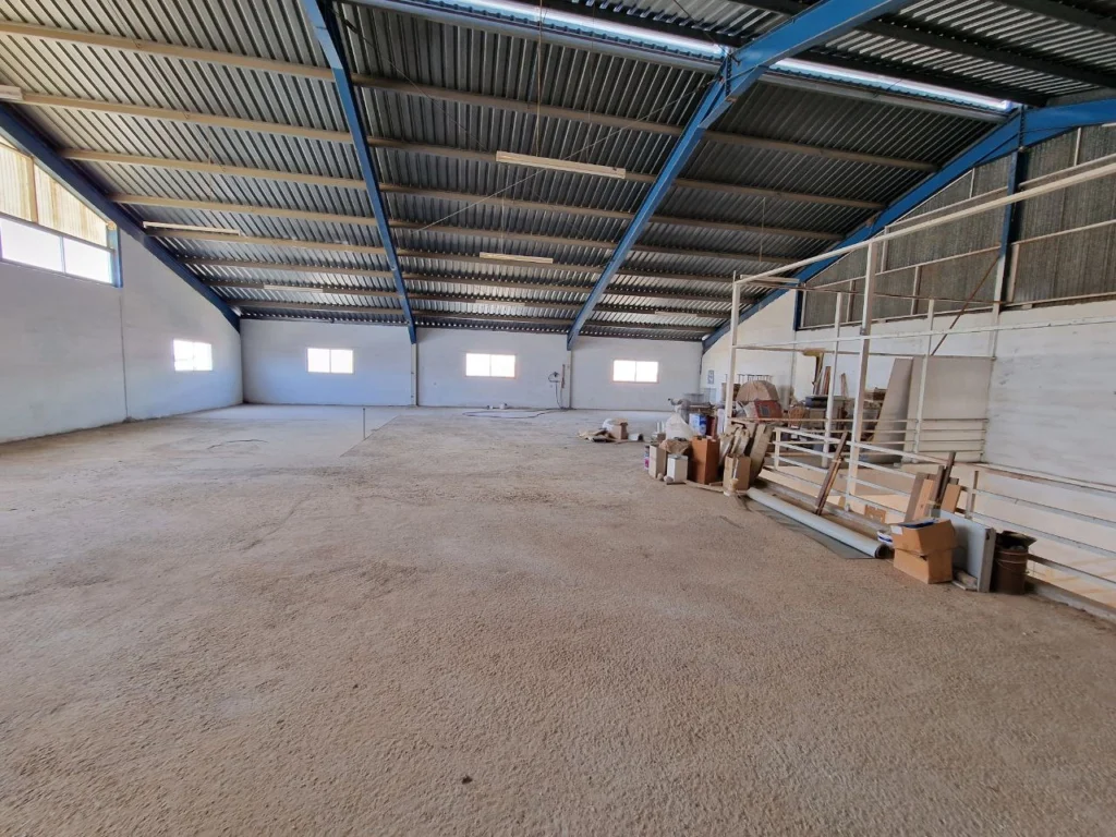1,000 m² commercial warehouse building for sale in Ypsonas photo 3