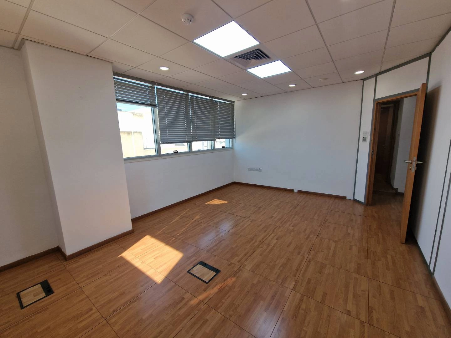 180m² Office for Rent
