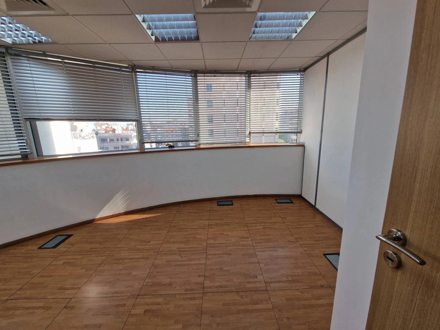 180m² Office for Rent