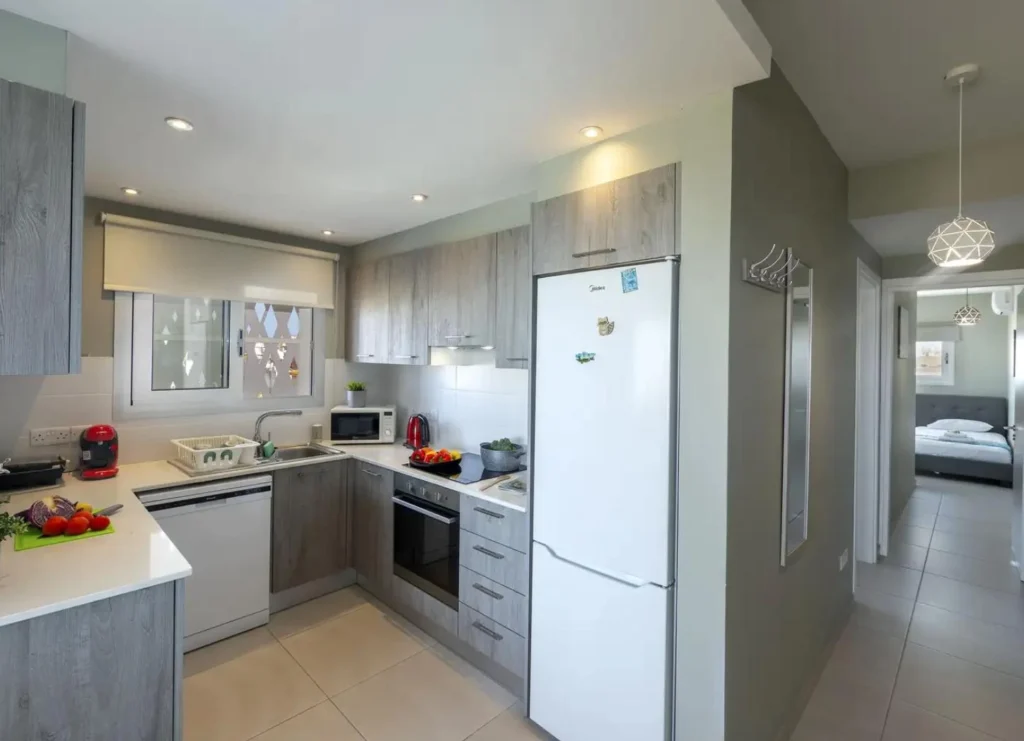 2-bed apartment with sea view in Makenzy, Larnaca photo 3
