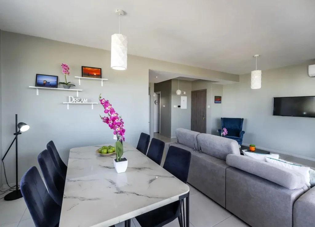 2-bed apartment with sea view in Makenzy, Larnaca photo 5