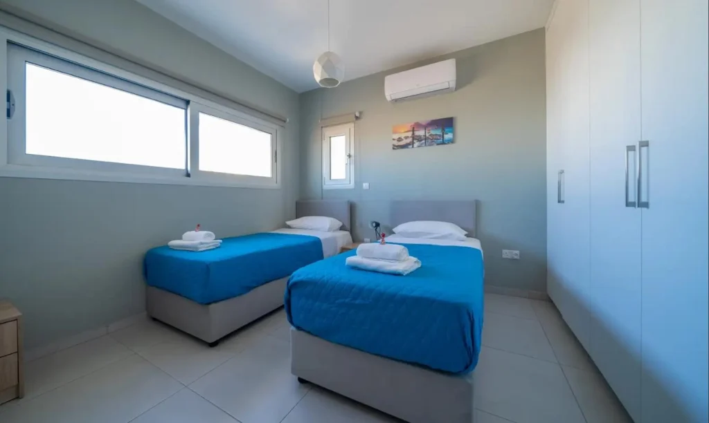 2-bed apartment with sea view in Mackenzie, Larnaca photo 3