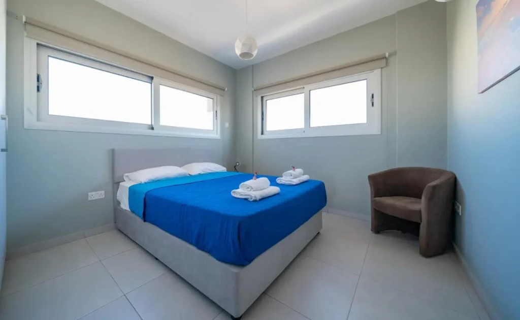 2-bed apartment with sea view in Mackenzie, Larnaca photo 4