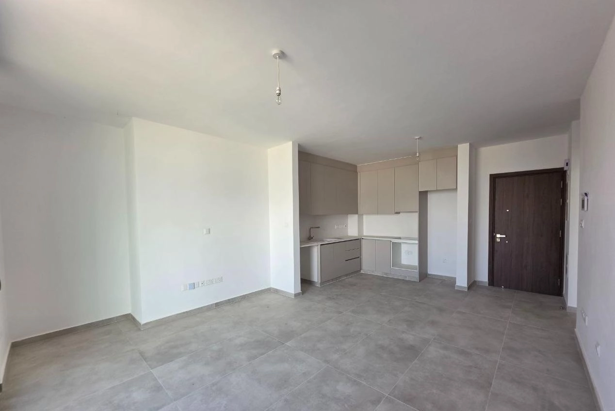 1-bed new-build apartment with covered parking in New Marina photo 2