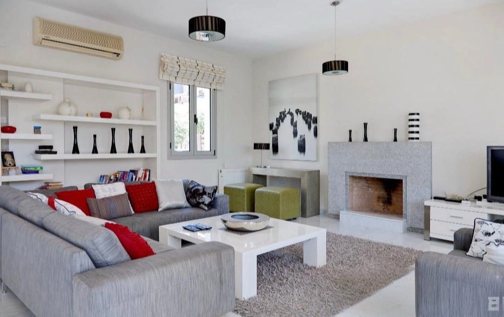 3-bed villa with private pool and sea view in Agios Tychonas photo 2