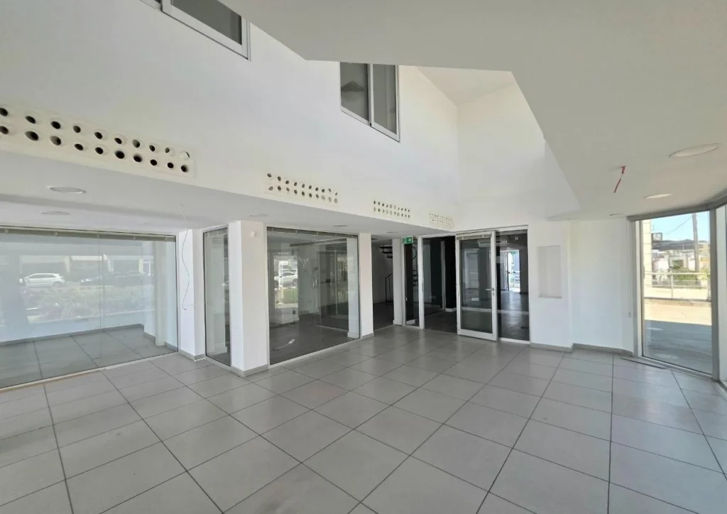 300m² two-storey commercial building in Agios Athanasios photo 3