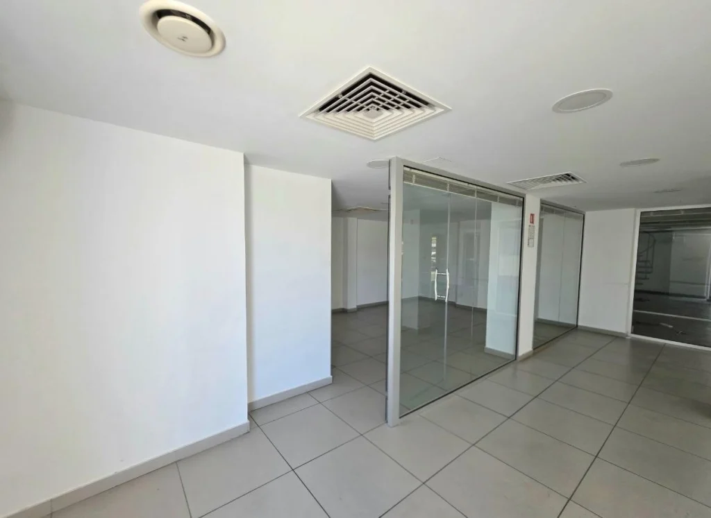 300m² two-storey commercial building in Agios Athanasios photo 5