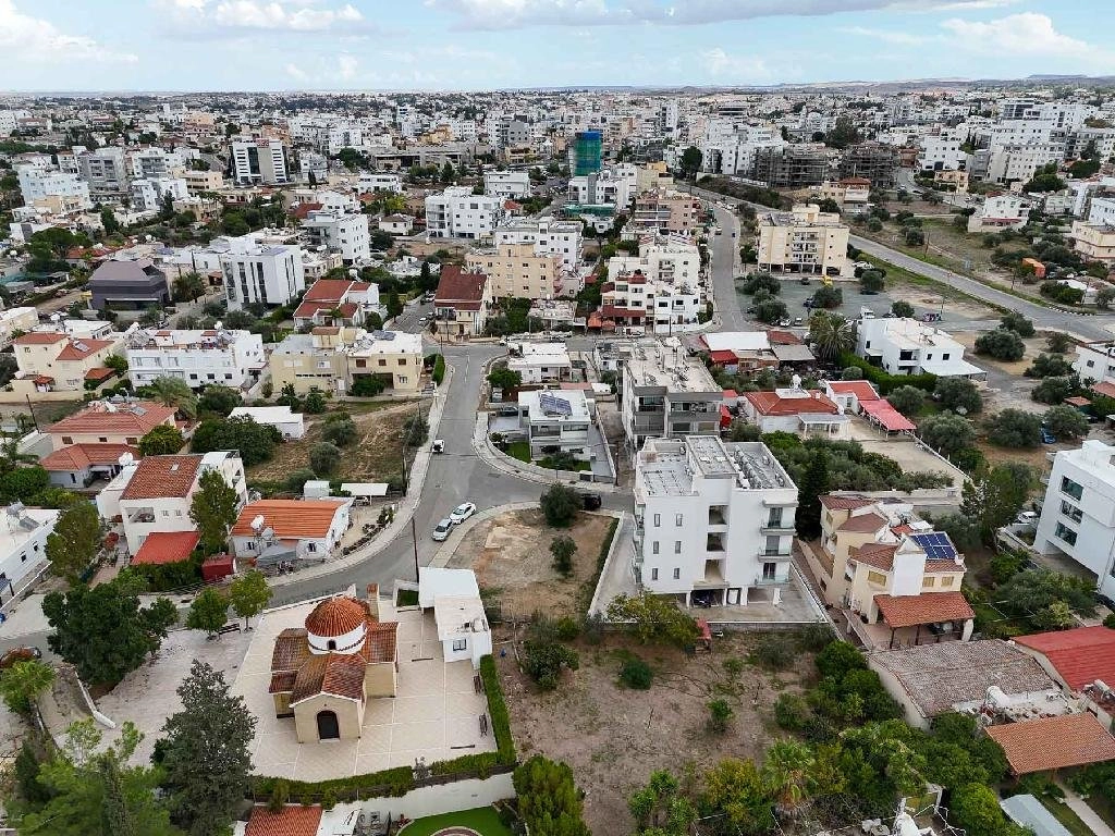 480 m² residential corner plot for sale in Latsia photo 2