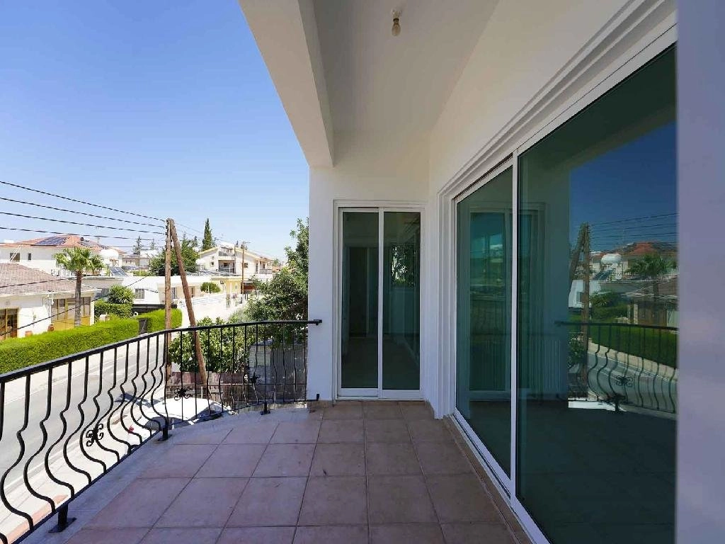 4-bed detached house with semi-basement in Geri photo 12
