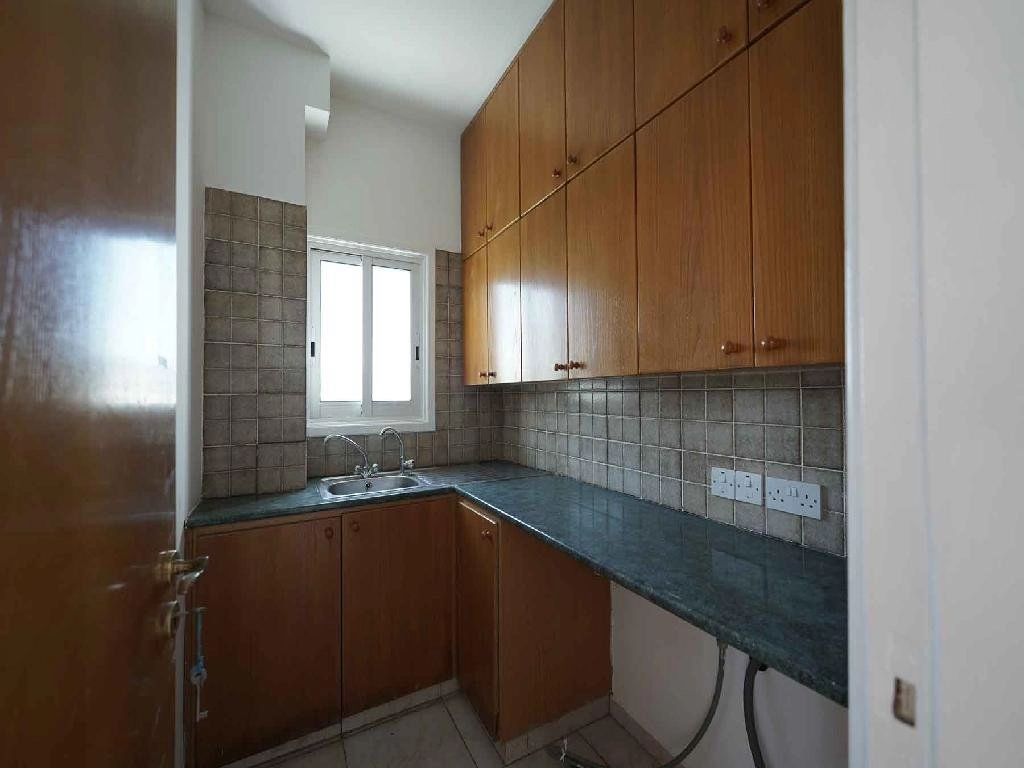 4-bed detached house with semi-basement in Geri photo 8