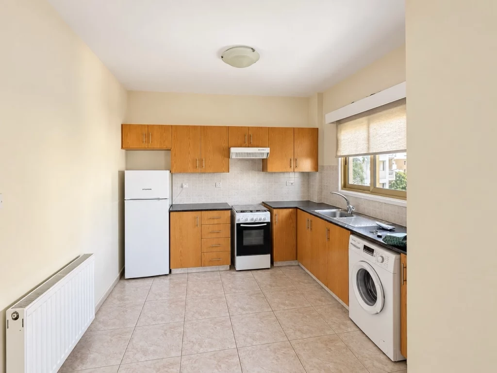 2-bed apartment with balcony in Lykavitos, Nicosia photo 2