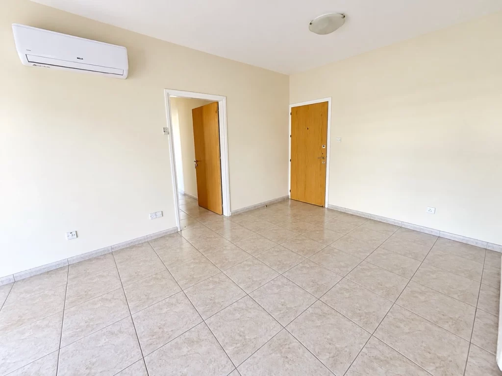 2-bed apartment with balcony in Lykavitos, Nicosia photo 4