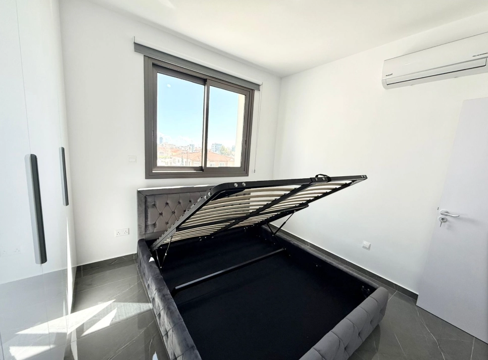 650 m² six-apartment building for sale in Kato Polemidia photo 11