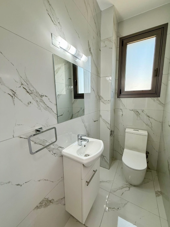 650 m² six-apartment building for sale in Kato Polemidia photo 7