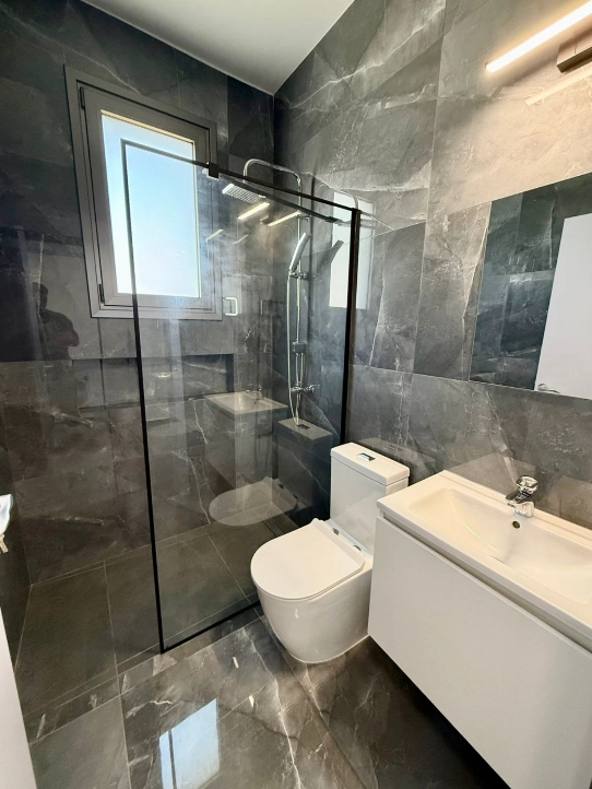 650 m² six-apartment building for sale in Kato Polemidia photo 8