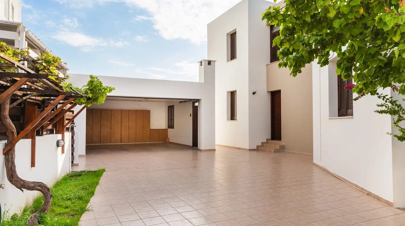 5 Bedroom House for Rent in Agios Dometios, Nicosia District