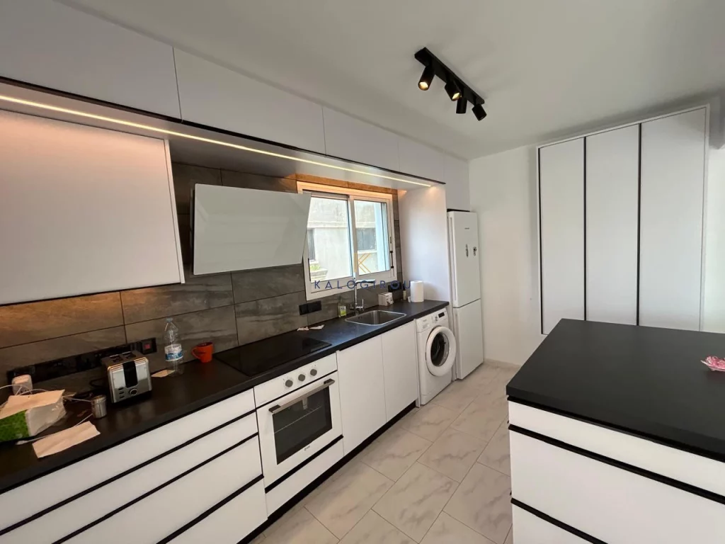 3-bed renovated apartment in Mc Donalds Drive Thru area, Larnaca photo 3