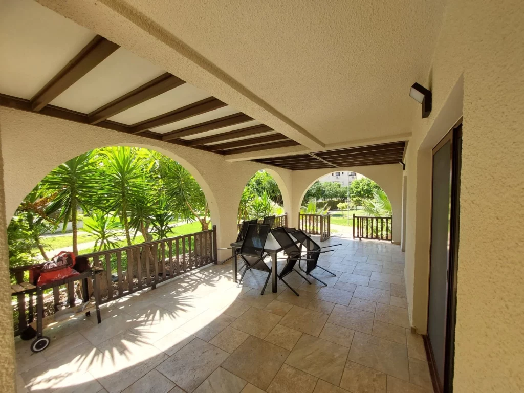 3-bed furnished apartment with veranda near Agios Tychonas beach photo 12