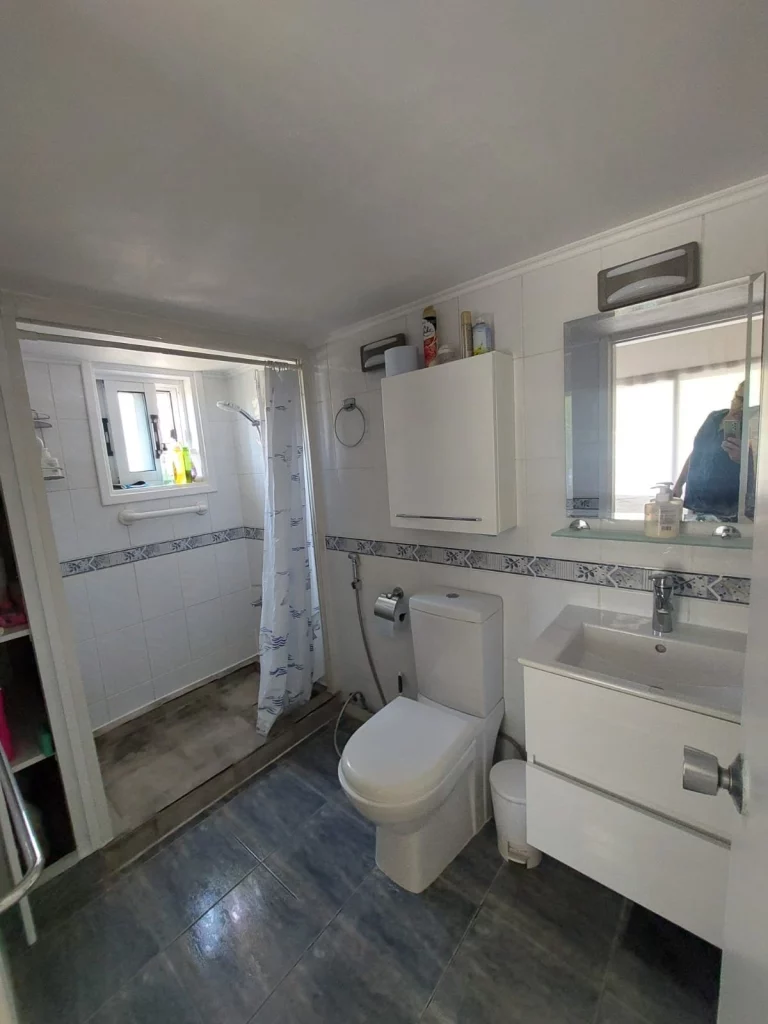 3-bed furnished apartment with veranda near Agios Tychonas beach photo 13