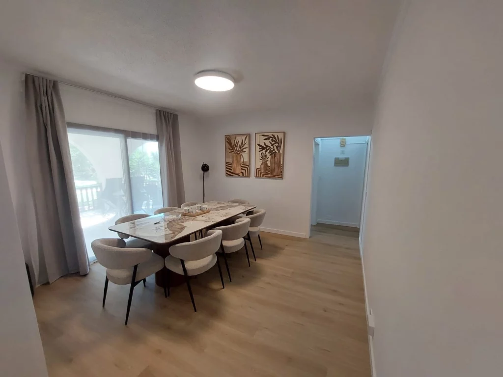 3-bed furnished apartment with veranda near Agios Tychonas beach photo 6