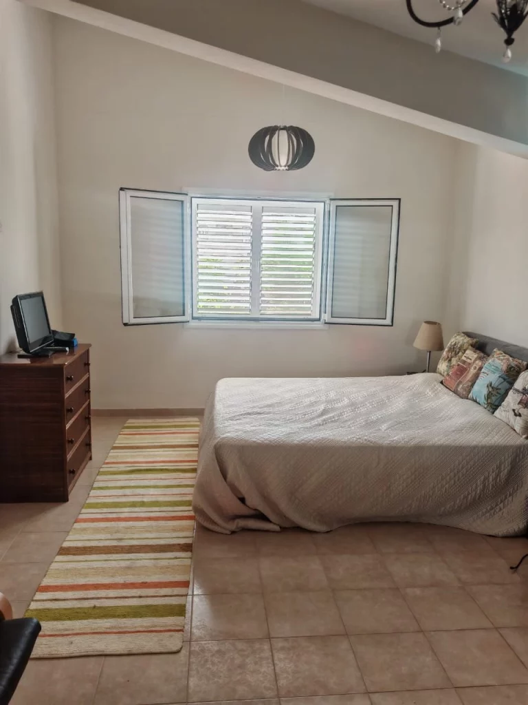 3-bed renovated villa with pool in Coral Bay photo 12