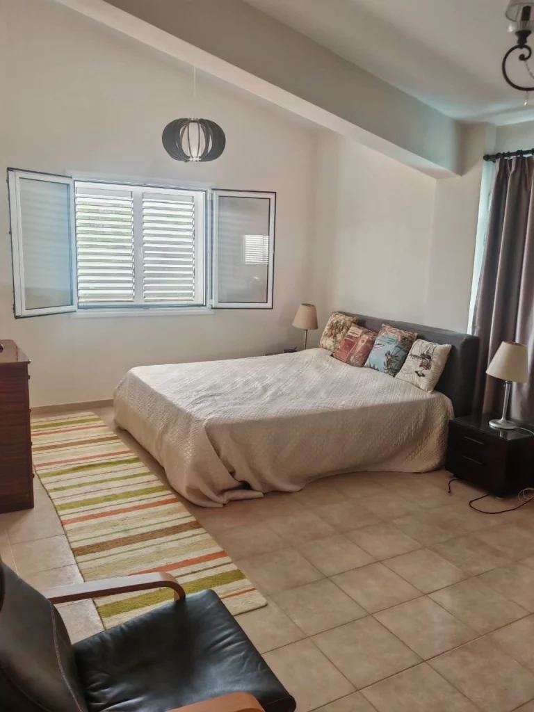 3-bed renovated villa with pool in Coral Bay photo 16