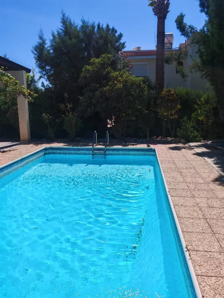 3-bed renovated villa with pool in Coral Bay photo 3