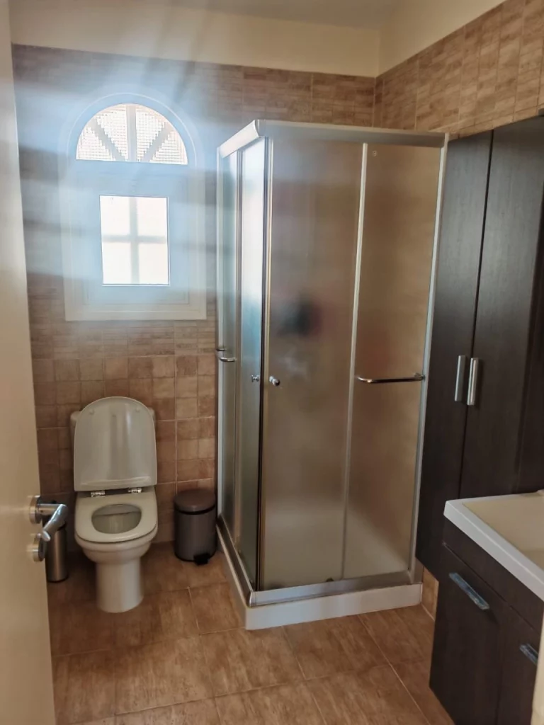 3-bed renovated villa with pool in Coral Bay photo 8