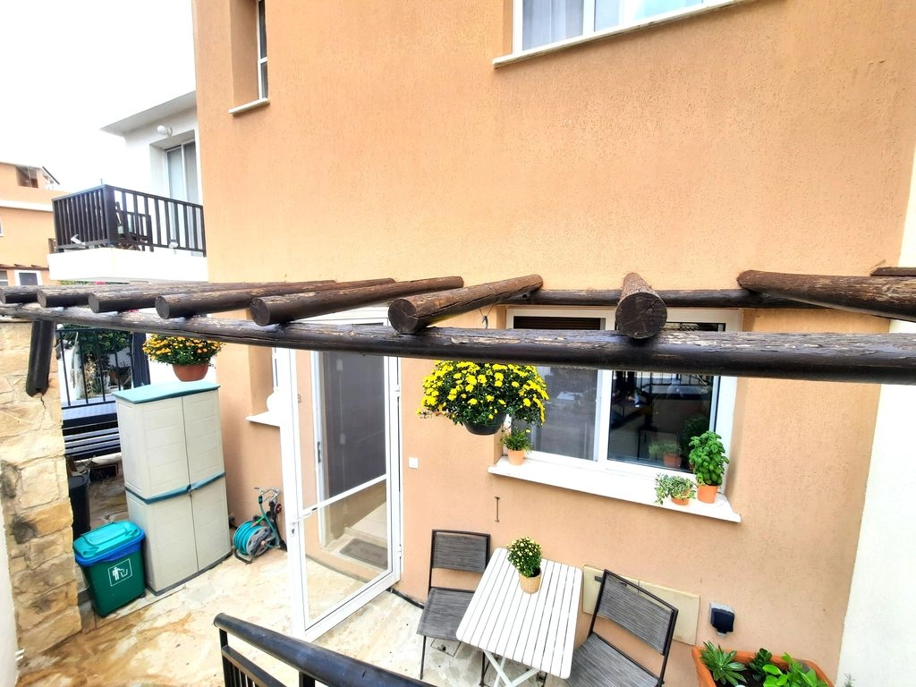 2-bed townhouse with communal pools in Argaka photo 2