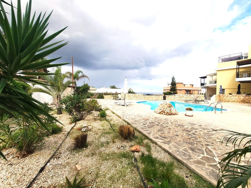 2-bed townhouse with communal pools in Argaka photo 37