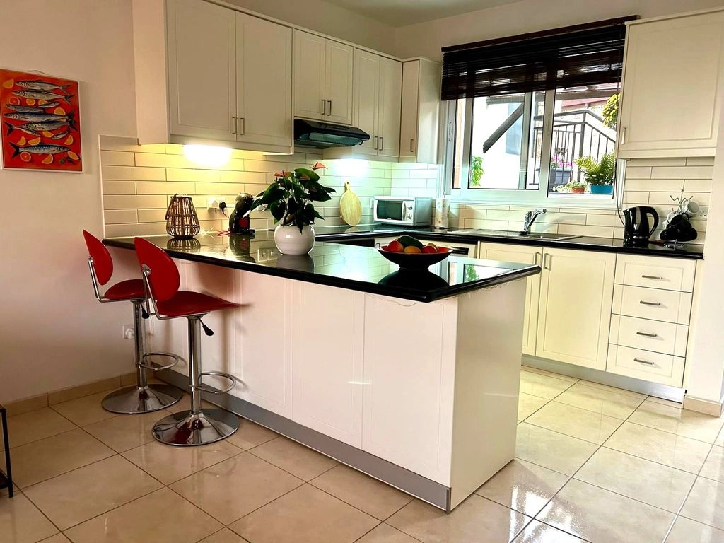 2-bed townhouse with communal pools in Argaka photo 6
