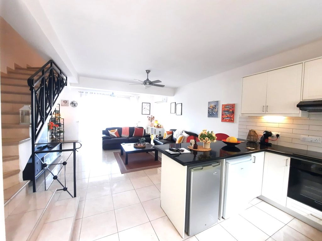 2-bed townhouse with communal pools in Argaka photo 8