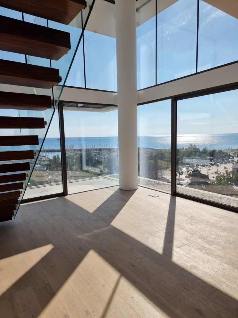 3-bed penthouse with veranda near the sea in Larnaca photo 6