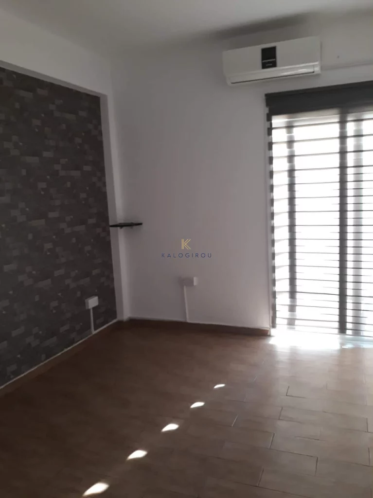 3-bed renovated apartment in New Marina-Port, Larnaca photo 2