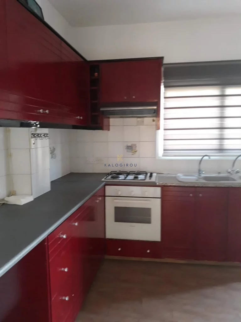3-bed renovated apartment in New Marina-Port, Larnaca photo 3