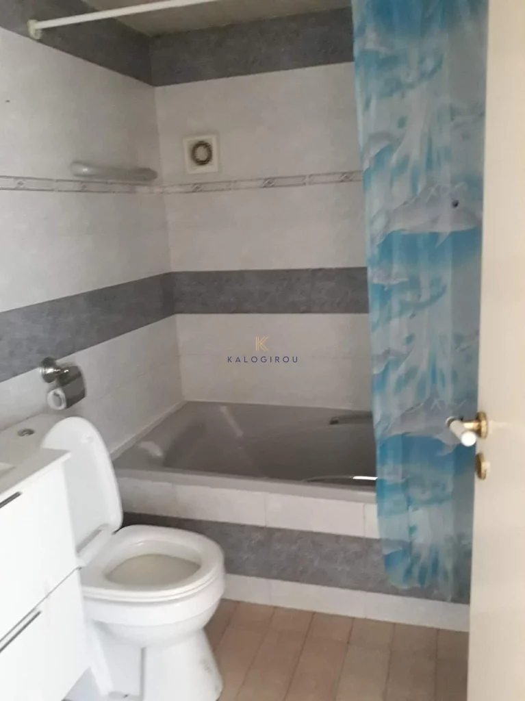 3-bed renovated apartment in New Marina-Port, Larnaca photo 7
